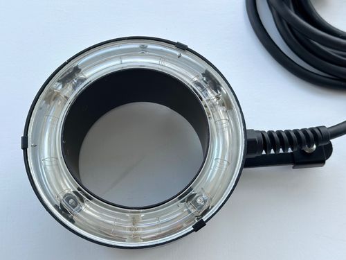 Elinchrom Ringflash RF 3000 with Tripod and Camera mounts. — image 4