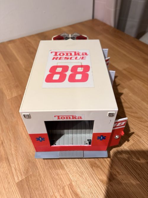 Tonka Truck Rescue Ambulance 2004 Lights and Sounds Working Condition Vintage — image 4