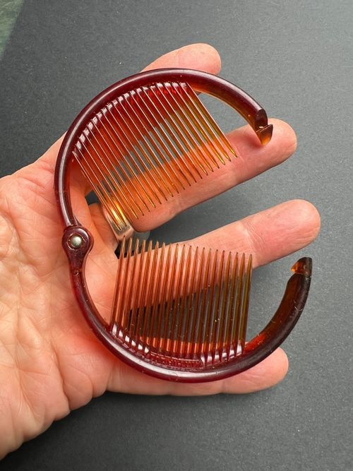 Genuine Vintage 1950s Effective Tortoiseshell  8cm Ring Comb — image 2