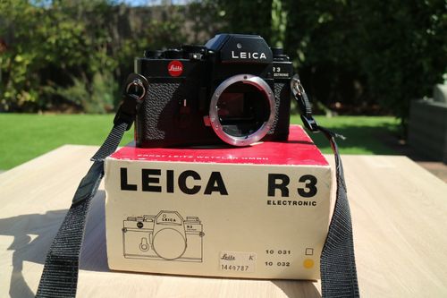 Leica R3 Electronic Black 35mm SLR Film Camera Body w/ Box, Strap, Manuals — image 3