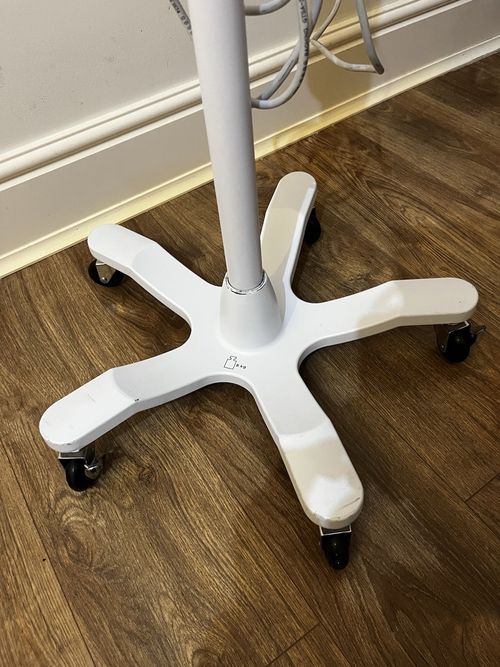 Welch Allyn GS300 Floorstanding Examination Light on Wheeled Rolling Stand — image 3