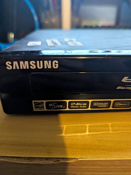 Samsung BD-P1580 Blu-ray DVD Player 1080p BD-Live DVD  Black