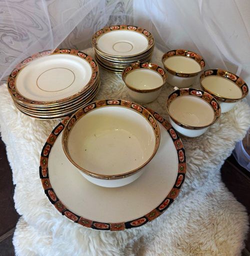 Antique Royal Albert Crown China 24pc Imari Style Tea Set Cups Plates Saucers