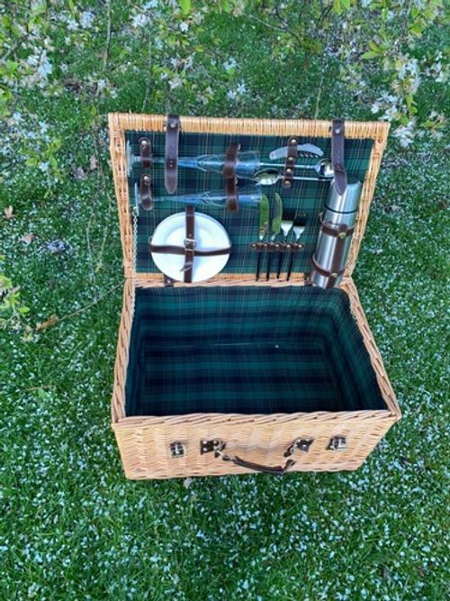 LUXURY Tartan Picnic Hamper Designer Champagne Flutes Glasses Cutlery Flask