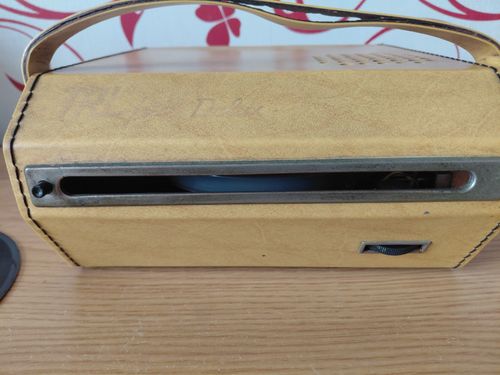 Retro 1960s Front Load Slot RECORD PLAYER Portable Battery Op SPEED IS FAST/SLOW — image 5