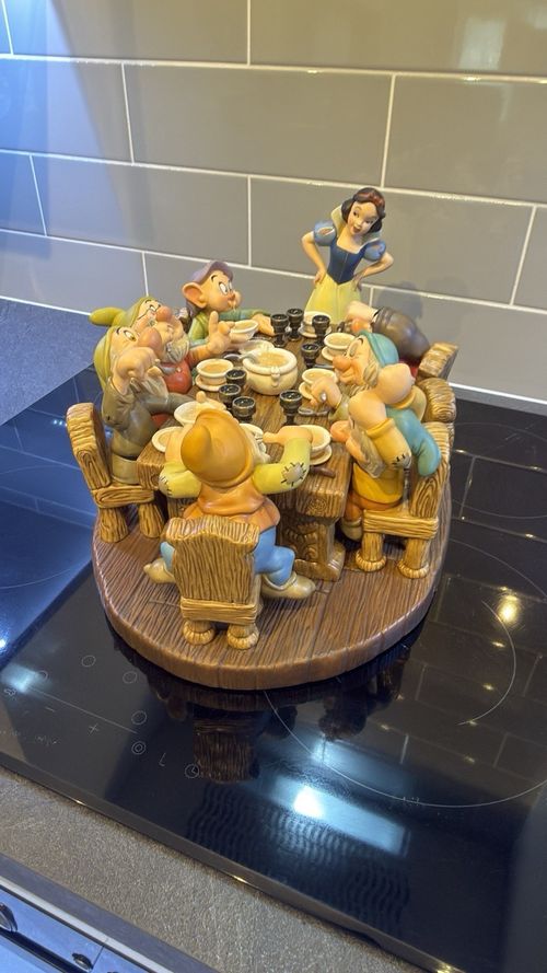 RARE Snow White and The Seven Dwarfs  Soup's On Figurine LE 1542/1937 — image 3