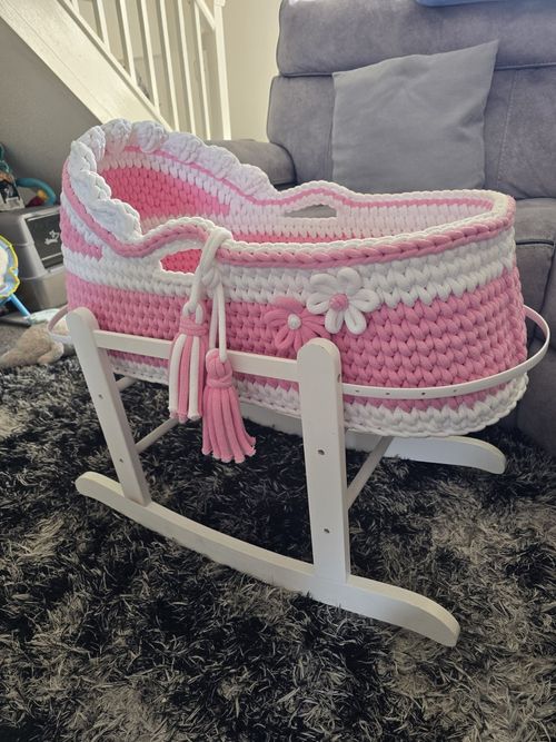 Pink & White Oval Moses Basket with Rocking Stand, Floral Theme for Girls — image 3