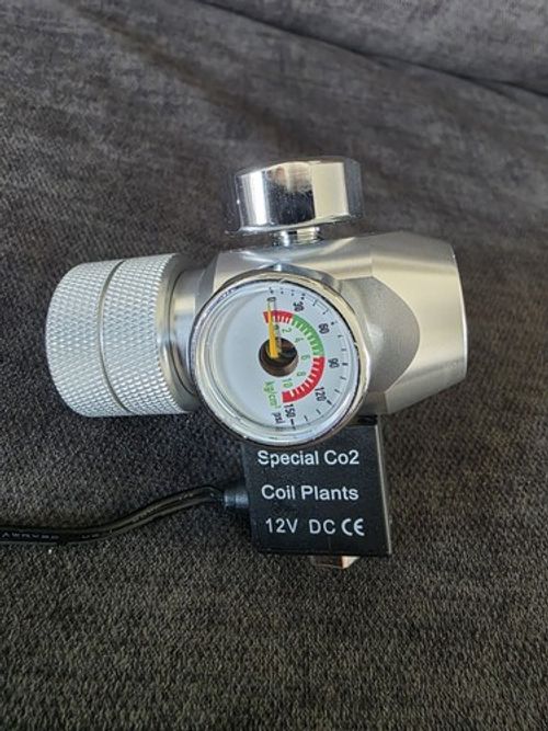 Brand new aquarium CO2 regulator with solenoid valve Planted fish tank system
