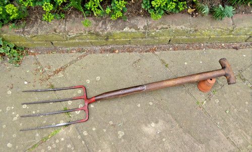 Vintage PARKES Garden Fork,  wooden T Handle. Strong - robust. Digging fork.