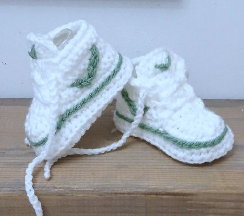 NEW BABY CROCHET SHOES TRAINERS SNEAKERS BOOTIES WHITE GREEN HANDMADE  shoes  — image 4