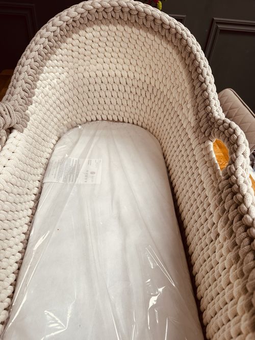 Handmade crochet Moses basket bassinet custom made in any colour 2/3 wk turnarou — image 4