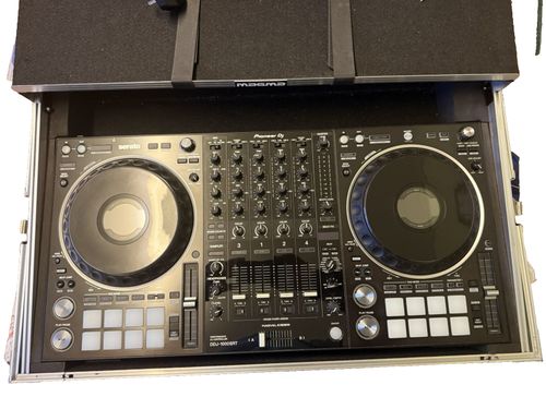 Pioneer DJ DDJ 1000 SRT Serato Professional DJ Controller (flight case included) — image 1