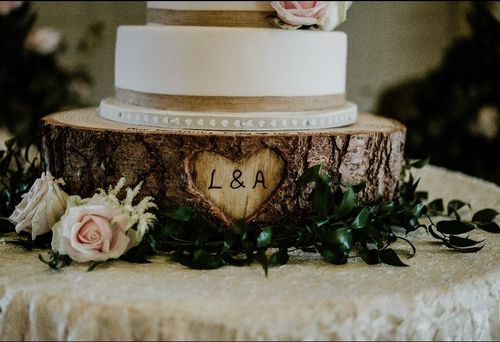 Wooden log cake stand with personalised option, rustic log display cake stand — image 23
