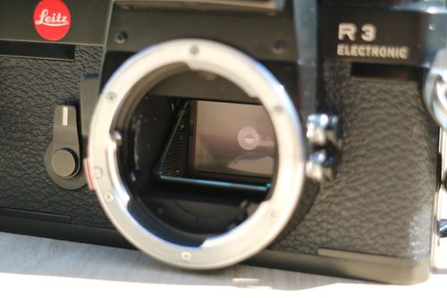 Leica R3 Electronic Black 35mm SLR Film Camera Body w/ Box, Strap, Manuals — image 8
