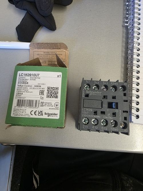 Schneider Electric LC1K0910U7 Contactor 240V 20A TeSys 049034 x 3 