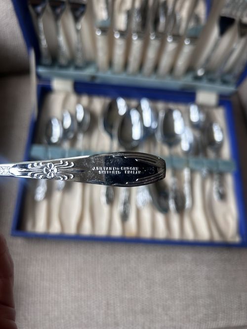 Vintage J Billam Sheffield Cutlery Canteen 6 Place Setting Pearl Handles Boxed — image 3