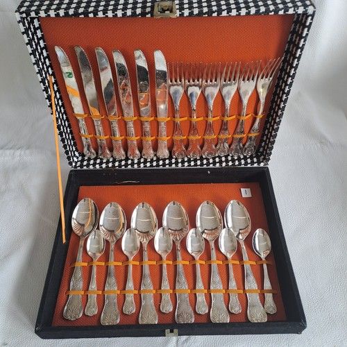 Vintage Italian 24 Piece Silver Plated Cutlery Set in Case A800 EP Zing LBL (1)