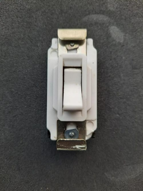 2 x MK Grid Switch  - 5a One Way Old Style Grid Toggle Switch  Used RARE — image 2