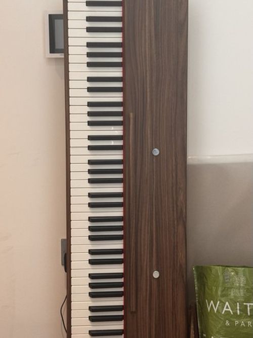 Donner 88-Key Digital Piano with Wooden Stand & Triple Pedals – Excellent