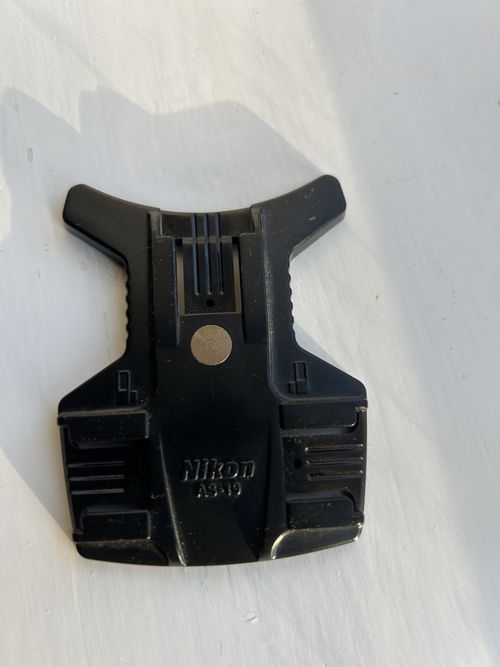 Nikon AS-19 Flash Shoe Adapter Stand Black for Flash Gun  — image 2