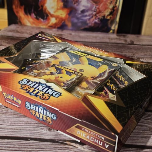 Pokémon TCG - Shining Fates - Pikachu V Box - New and Sealed — image 3