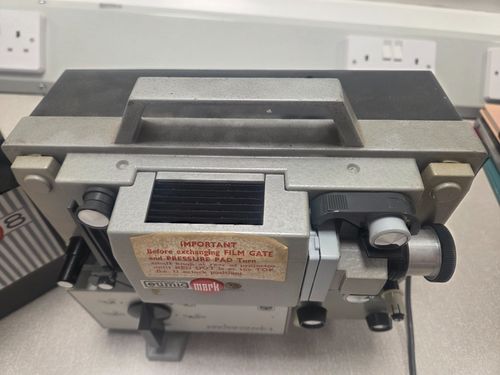 Vintage Eumig Mark 8 Standard 8mm Cine Film Projector with Original Carry Case — image 3