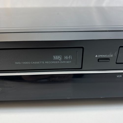 Toshiba DVR19 Freeview DVD/VCR Combi Recorder With HDMI and USB *VHS TO DVD* — image 4