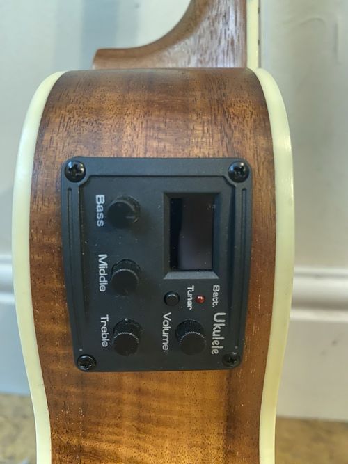 Freshman UKKOACE Electro Acoustic Koa 4-String Ukulele Brown with Bag — image 2