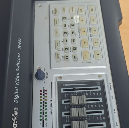 Datavideo SE-500 Switcher 4 In 2 Out BNC Console/Tabletop T-Bar Fade — image 3