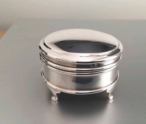 ANTIQUE HALLMARKED SOLID SILVER TRINKET RING JEWELLERY BOX FOOTED BIRM 1922 — image 11