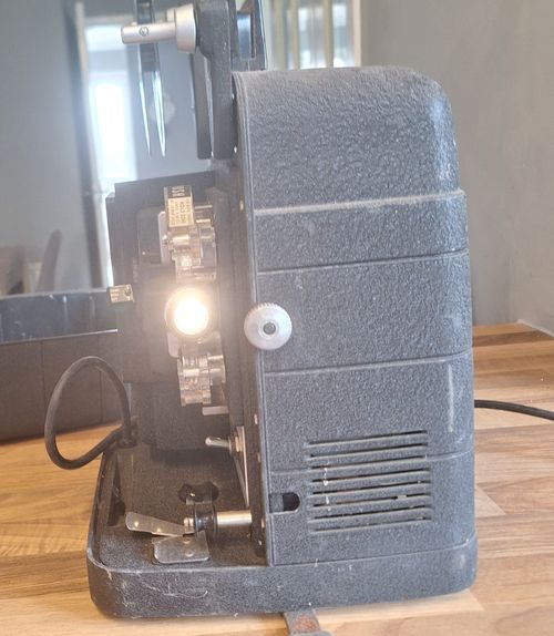 Bell And Howell Autoload Projector 8mm MODEL 256 In Black Case  — image 4