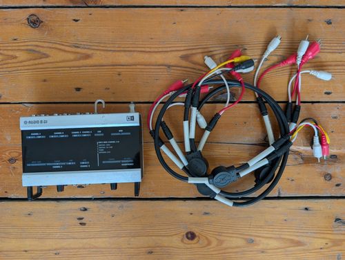 Native Instruments Audio 8 DJ Interface + Multicore Cables + Traktor MK2 Vinyl & — image 7