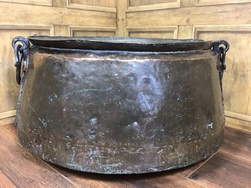 VERY LARGE ANTIQUE COPPER CAULDRON / PLANTER / LOG BIN, COPPER HANDLES 61cm DIA — image 6