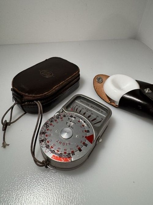 Classic WESTON MASTER V EXPOSURE METER with INVERCONE  ,  WORKING WELL  (W31)