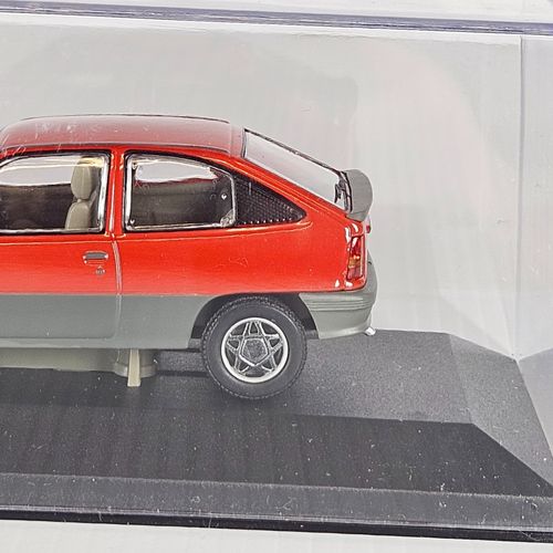 Corgi Vanguards Va13203 1:43 Scale Vauxhall Astra Rhd Carmine Red Die-Cast Boxed — image 12