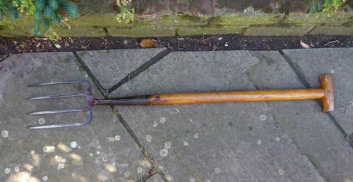 Vintage ELWELL Ladies fork, small Garden Fork Border Garden Digging Old Tool — image 7