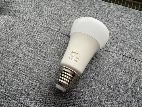 Philips Hue A60 9.5W E27 LED Smart Light Bulb, White and Color, 806 Lumens — image 2