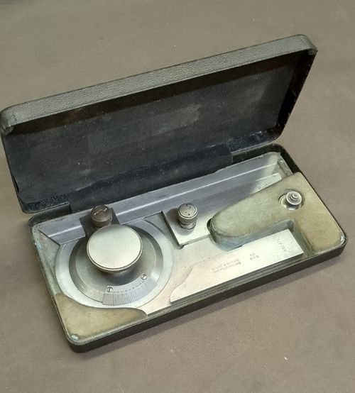 Moore & Wright no 995A protractor — image 2