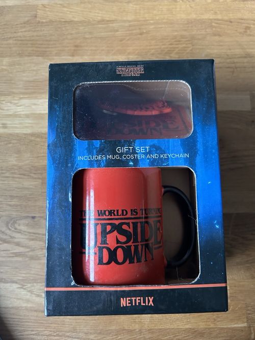 Stranger Things Mug, Mat And keyring Gift Set — image 1