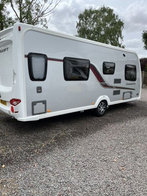 2012 SWIFT CONQUEROR  565 4 BERTH TOURING CARAVAN — image 4