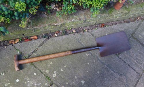 Vintage SPEARWELL  garden spade, border spade. Wooden T Handle.