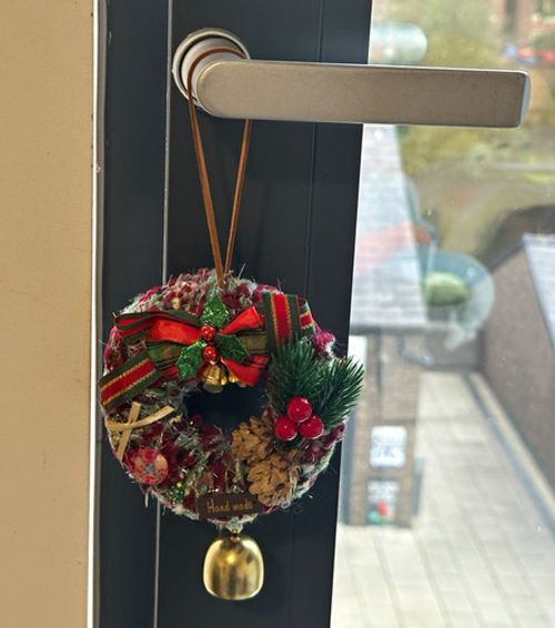 Handmade Christmas Artificial Wreath Door Decoration Red Green Gold 6in Bell