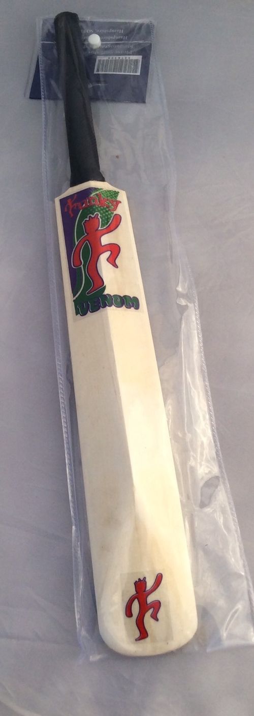 Mini 18” Cricket Bat — image 7