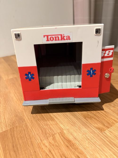 Tonka Truck Rescue Ambulance 2004 Lights and Sounds Working Condition Vintage — image 5