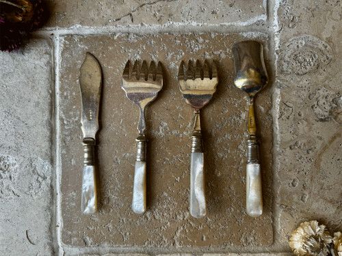 Antique English Edwardian Butter Knife with Mother of Pearl Handle