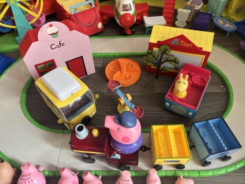 Peppa Pig Playset Lot House/Buildings, Vehicles, Track & Figures Peppa Family — image 4