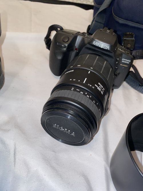 Minolta Dynax 500si Super Black 35mm SLR w/ Sigma 70-300mm Lens & Flash — image 2