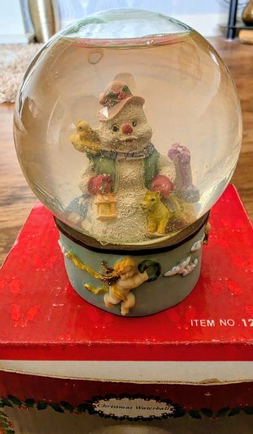 Vintage Retro Christmas Snow Globe Festive Ornament Snow White Collection Boxed