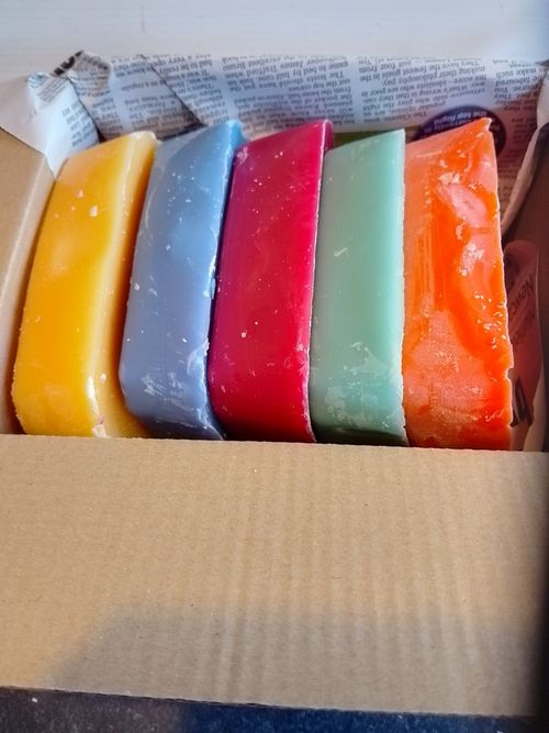 Scrap Candle Wax. 8 KG... DARK Colours and most lightly scented — image 8