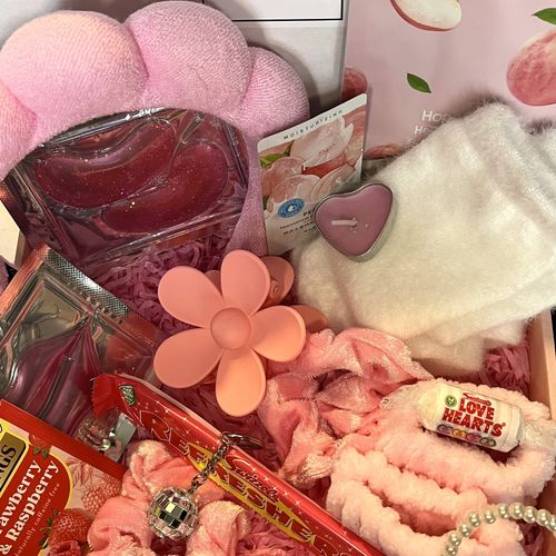 Pamper Hamper Spa Relaxation Gift Set Teenage Girl Birthday Hug in a Box — image 3